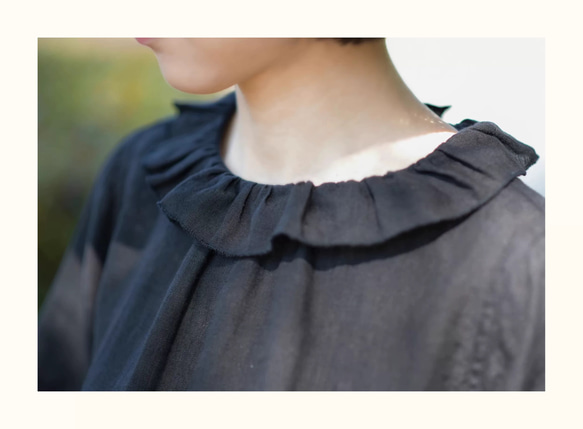 2色 リネン100% フリルカラーとふんわりシルエットのブラウス【春秋】黒・グレー 5枚目の画像