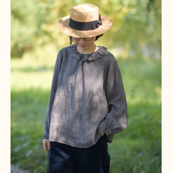 2色 リネン100% フリルカラーとふんわりシルエットのブラウス【春秋】黒・グレー 1枚目の画像