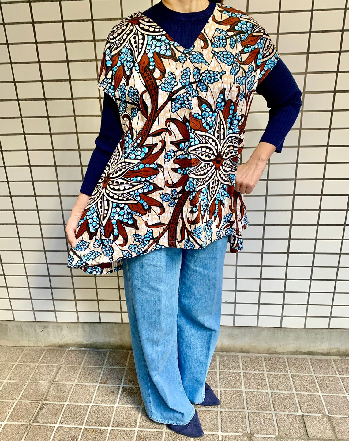 アフリカンプリントのチュニック　バックが下がってきれいなシルエット