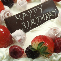 リースのような生デコレーション　ラズベリー味のバラ　お誕生日、記念日に最適　19vm 6枚目の画像