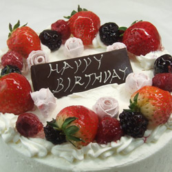 リースのような生デコレーション　ラズベリー味のバラ　お誕生日、記念日に最適　19vm 2枚目の画像