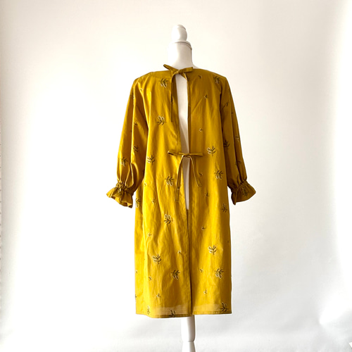 インド刺繍のワンピースエプロン マスタード おしゃれ割烹着をお探しの