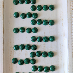 ３点以上送料無料：10ミリ：合成マラカイトカボション：半円：４個：画像のお品物 4枚目の画像