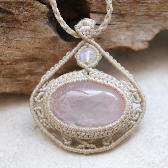 ローズクォーツ天然石マクラメネックレスmac412-エスニックアジアンエキゾチックなアレルギーフリーの大振りアクセサリー 2枚目の画像