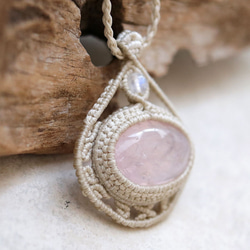 ローズクォーツ天然石マクラメネックレスmac412-エスニックアジアンエキゾチックなアレルギーフリーの大振りアクセサリー 3枚目の画像