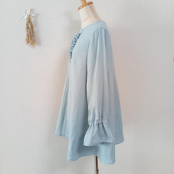 SALE☆ 襟元フリル　フレアブラウス　キャンディスリーブ    ペールブルーのダブルガーゼ　日本製 8枚目の画像