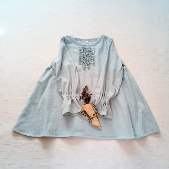 SALE☆ 襟元フリル　フレアブラウス　キャンディスリーブ    ペールブルーのダブルガーゼ　日本製 1枚目の画像