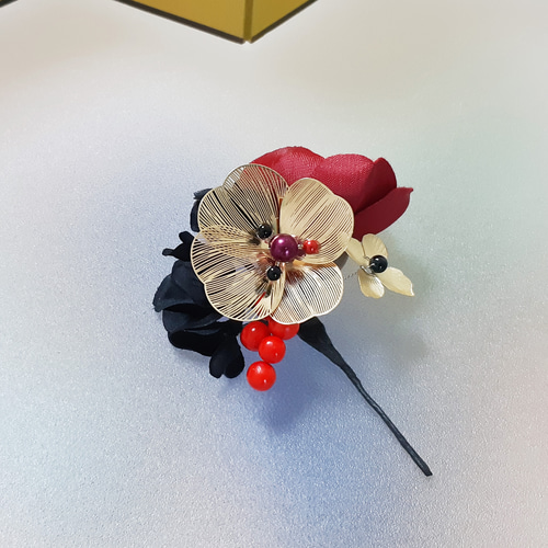 No.328 豪華！赤白黒金　♡ フラワーピン 振袖髪飾り 成人式 髪飾り 成人式 赤 白 黒 つまみ細工 Uピン 11点セット 「フラワー