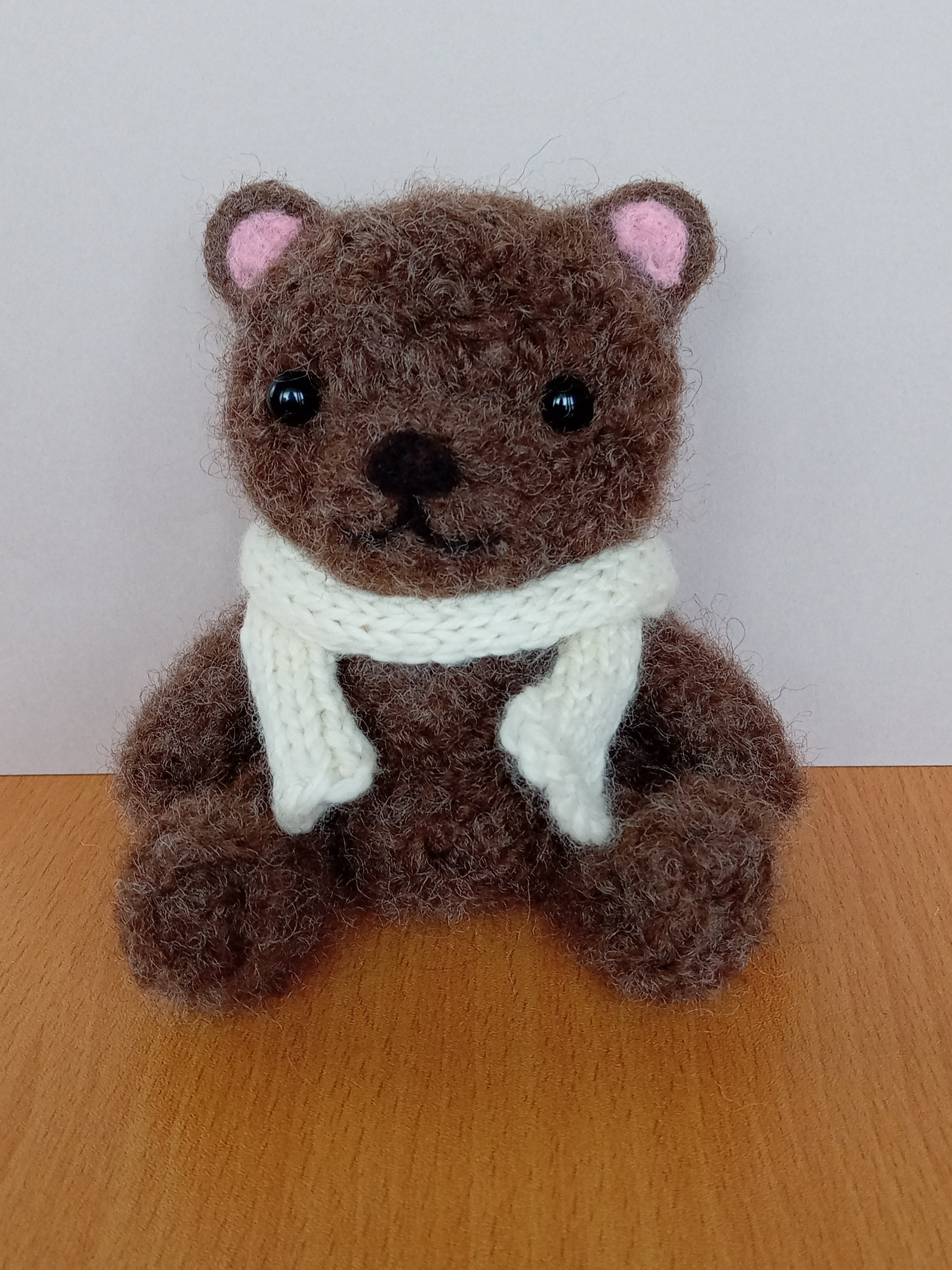 羊毛フェルトの巻き毛のテディベア(濃い茶色)