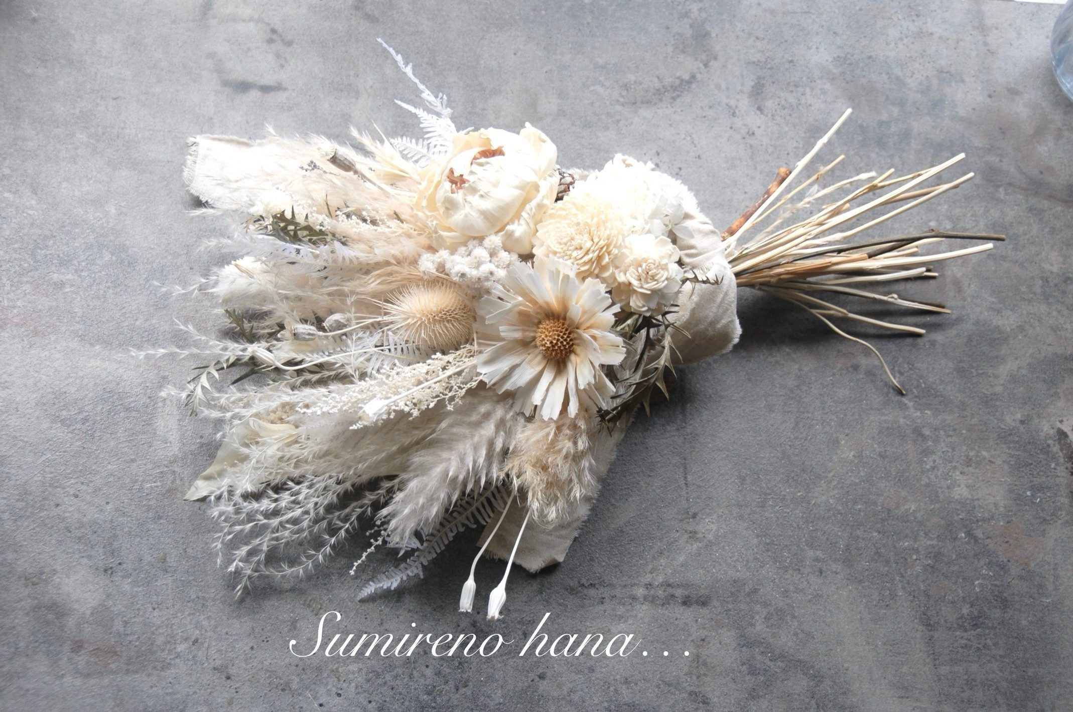 ふんわり~ネイティブフラワーのスワッグブーケ♪ホワイトベージュ＊プリザーブド＆ドライフラワー