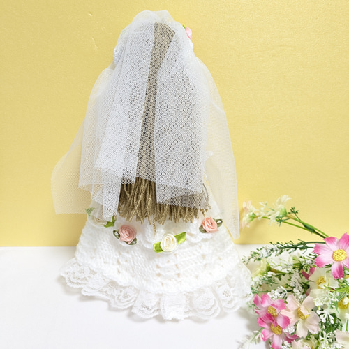 着せかえ付き5点セットあみぐるみ☆バラ飾り白いドレス・巻き髪の
