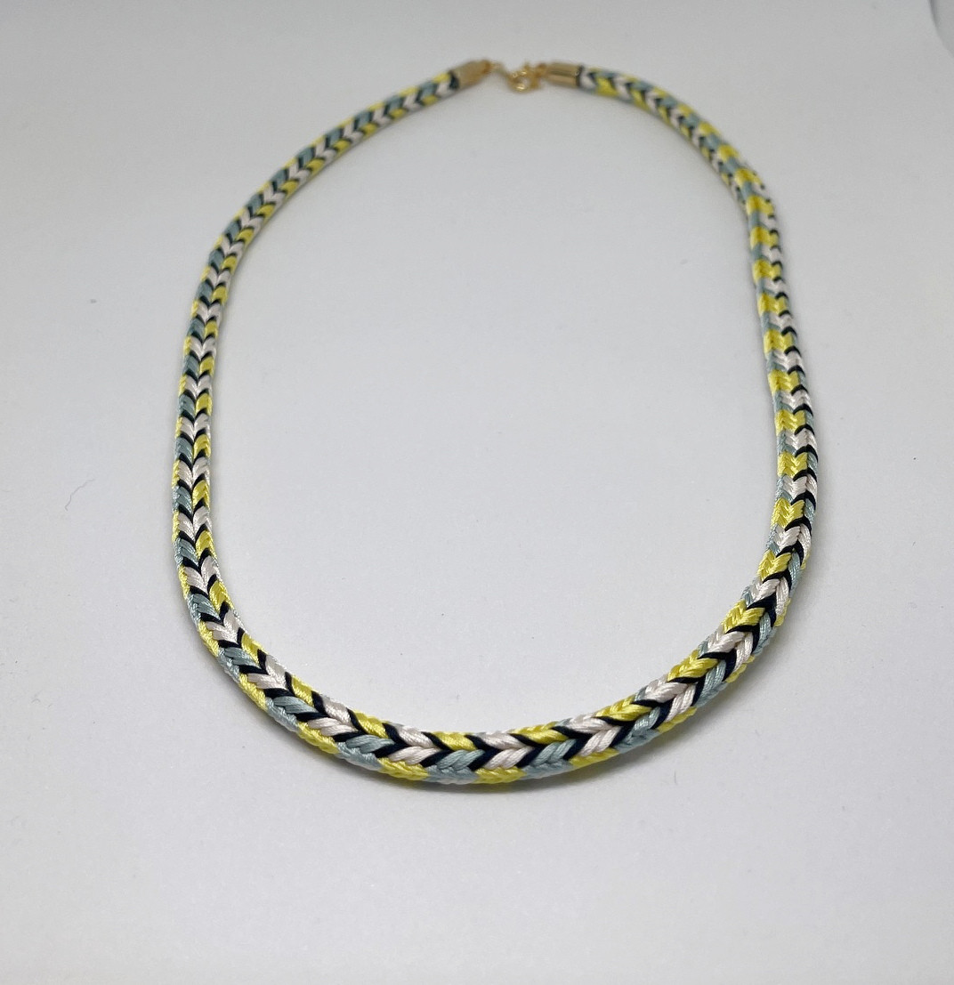 組紐 白+黄+紺+薄浅黄色のネックレス　45cm
