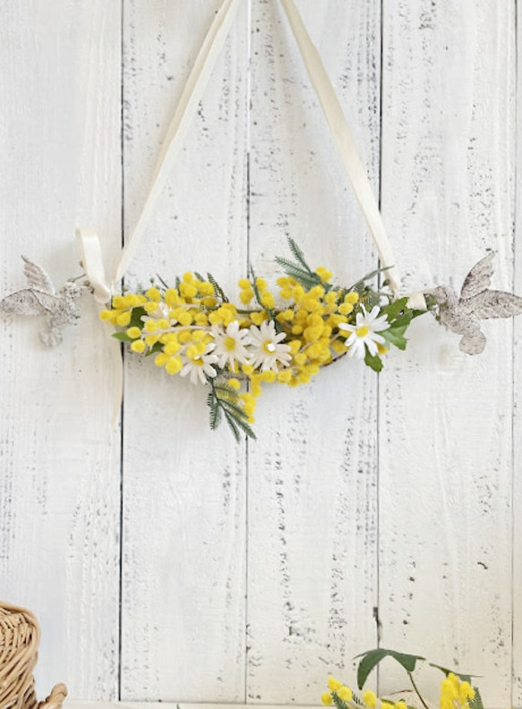 「ミモザとデイジーの壁掛け」母の日ﾌﾗﾜｰ2025・・・新年度、母の日フラワー、ブライダル 2枚目の画像