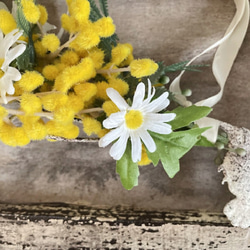 「ミモザとデイジーの壁掛け」母の日ﾌﾗﾜｰ2025・・・新年度、母の日フラワー、ブライダル 5枚目の画像