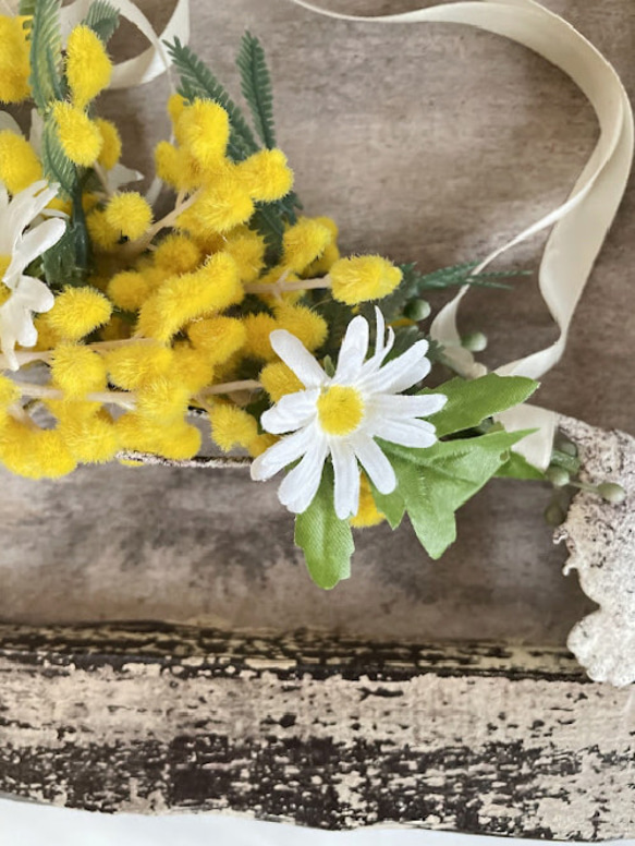 「ミモザとデイジーの壁掛け」母の日ﾌﾗﾜｰ2025・・・新年度、母の日フラワー、ブライダル 5枚目の画像