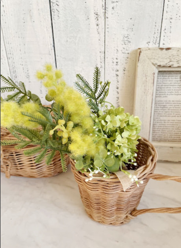 【アーティフィシャルフラワーのスワッグ】ミモザとビバーナムのスワッグ・・新年度、母の日フラワー、ブライダル 4枚目の画像