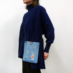 【送料無料】ウサギとミモザ柄のフェルトのミニショルダー 1枚目の画像