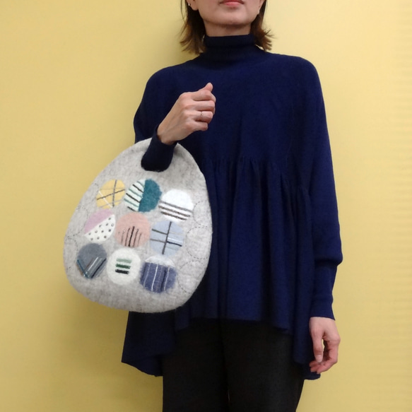 フェルトのたまごバッグ 1枚目の画像