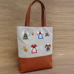 革底トートバッグ・中（茶・世界の民族衣装柄） 4枚目の画像