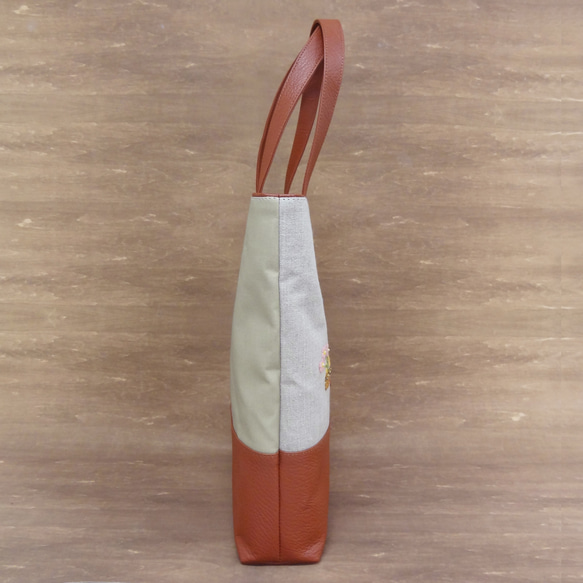 革底トートバッグ・中（茶・世界の民族衣装柄） 7枚目の画像