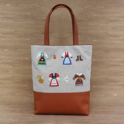 革底トートバッグ・中（茶・世界の民族衣装柄） 3枚目の画像