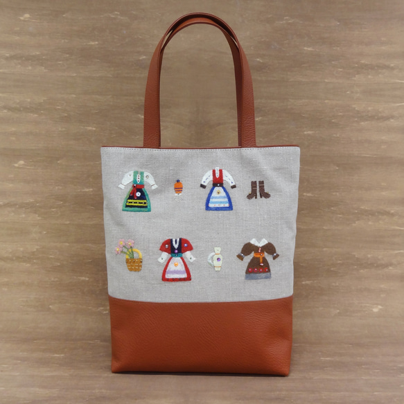 革底トートバッグ・中（茶・世界の民族衣装柄） 3枚目の画像