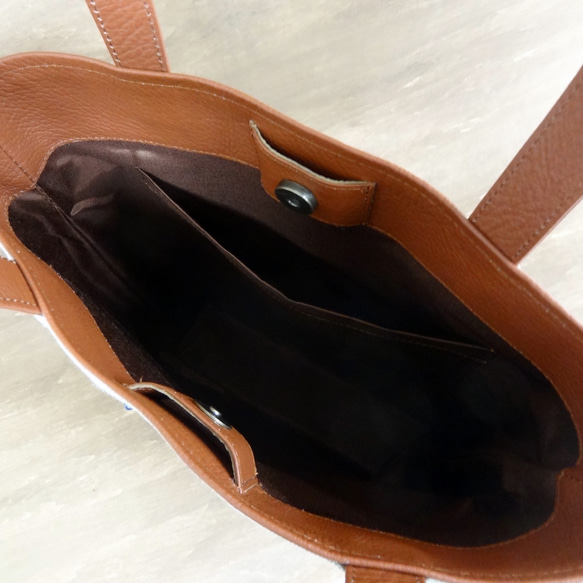 革底トートバッグ・中（茶・世界の民族衣装柄） 8枚目の画像