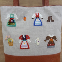 革底トートバッグ・中（茶・世界の民族衣装柄） 5枚目の画像