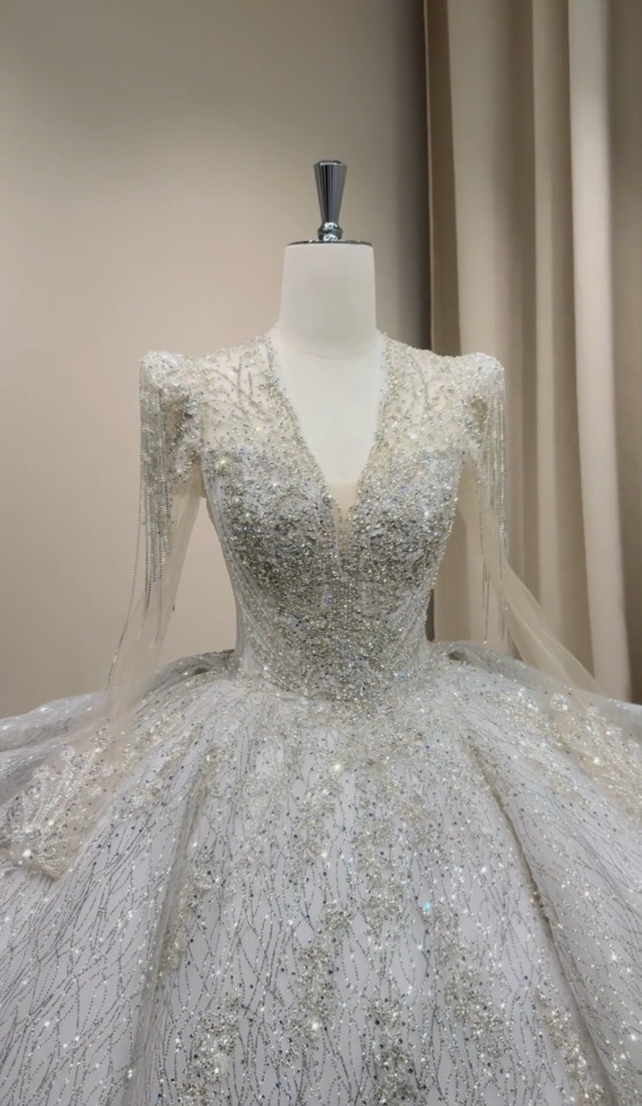 激安　サイズオーダー可能　vネック　セクシー　キラキラ　グッリター　チュール　クラシカル　ドレス　ラッフルスカート結婚式