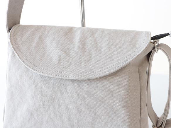 フラップポシェット＊余裕のサイズ感＊身軽なお出掛けに（アイスグレー） 9枚目の画像