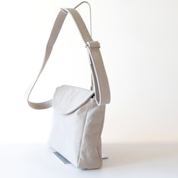 フラップポシェット＊余裕のサイズ感＊身軽なお出掛けに（アイスグレー） 5枚目の画像