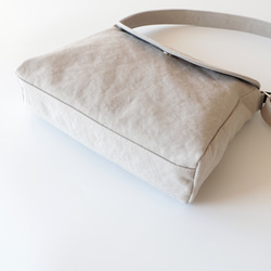 フラップポシェット＊余裕のサイズ感＊身軽なお出掛けに（アイスグレー） 8枚目の画像