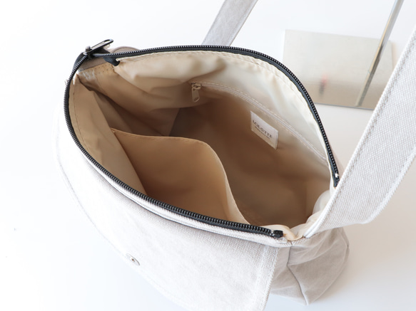 フラップポシェット＊余裕のサイズ感＊身軽なお出掛けに（アイスグレー） 11枚目の画像