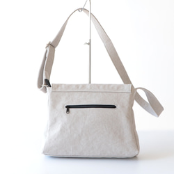 フラップポシェット＊余裕のサイズ感＊身軽なお出掛けに（アイスグレー） 6枚目の画像