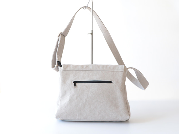 フラップポシェット＊余裕のサイズ感＊身軽なお出掛けに（アイスグレー） 6枚目の画像