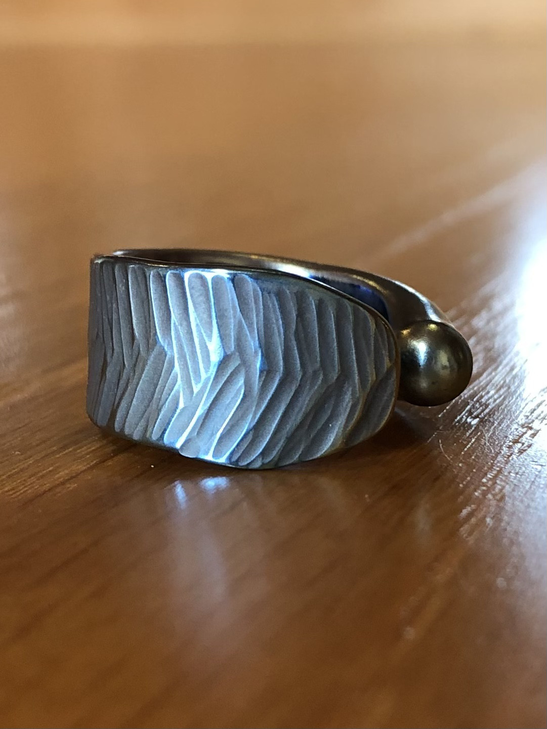 titanium ear cuff “leaf” 純チタン製イヤーカフ イヤリング