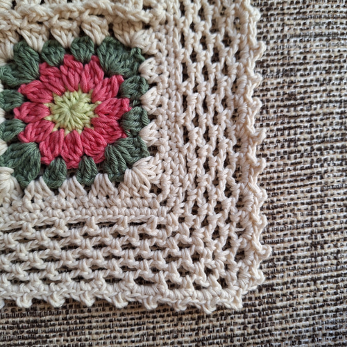 コットンのモチーフ編みミニブランケット フラワーガーデン