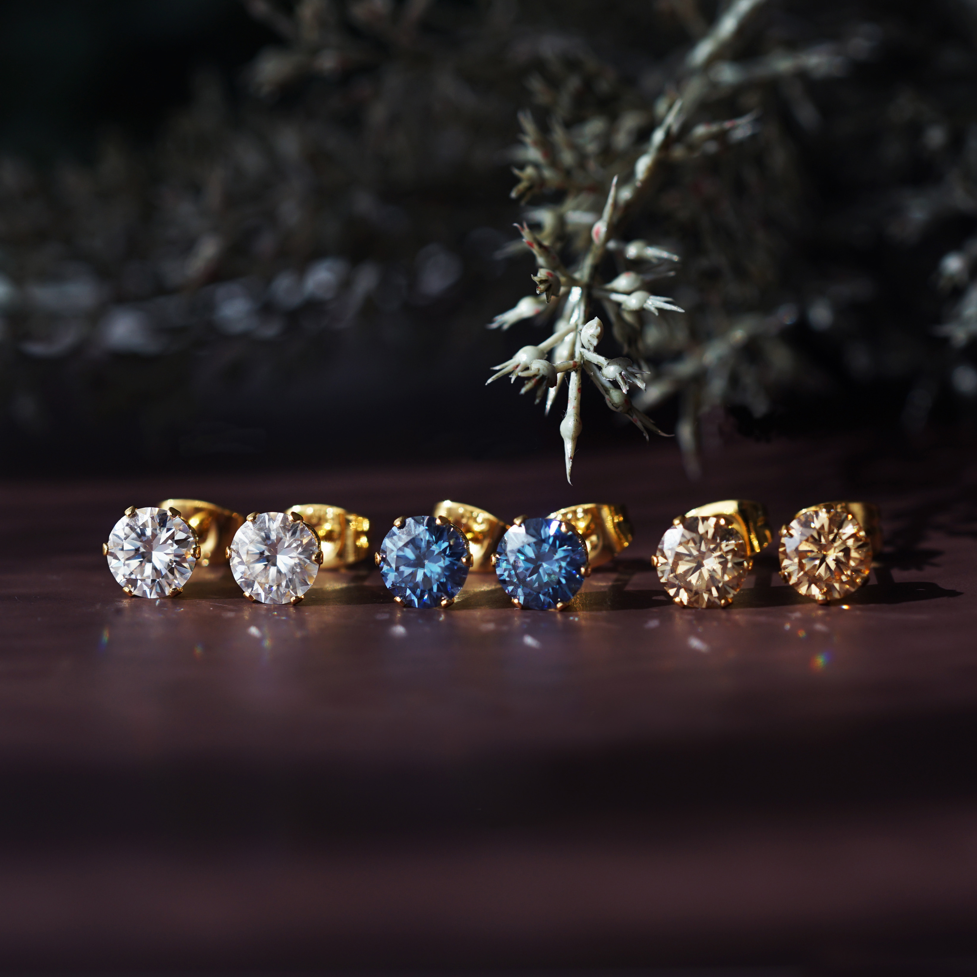 大粒！モアサナイトの6ｍｍサージカルステンレス・スタッドピアス　～クリア・シャンパン・ディープブルー