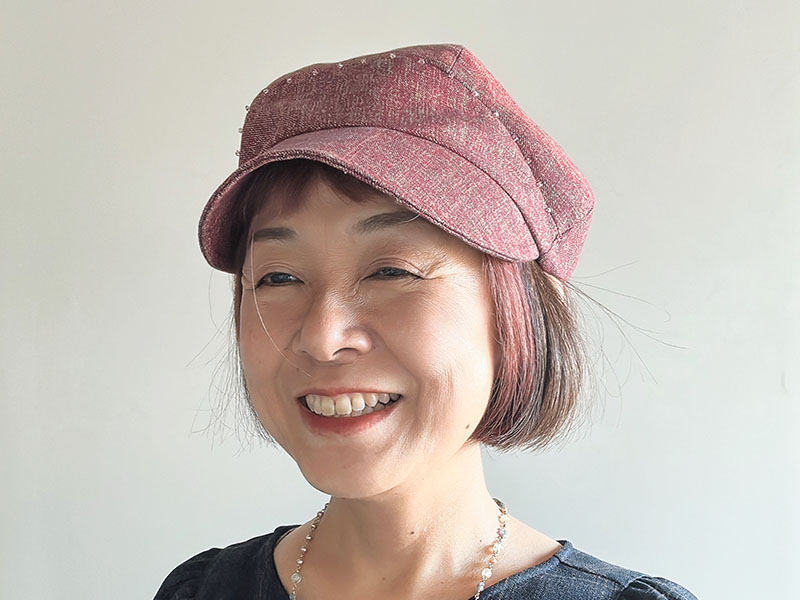 【即納品】深みのあるガーネットカラー◎近江産麻の大人キャスケット＊ちびうさぎブローチ付き