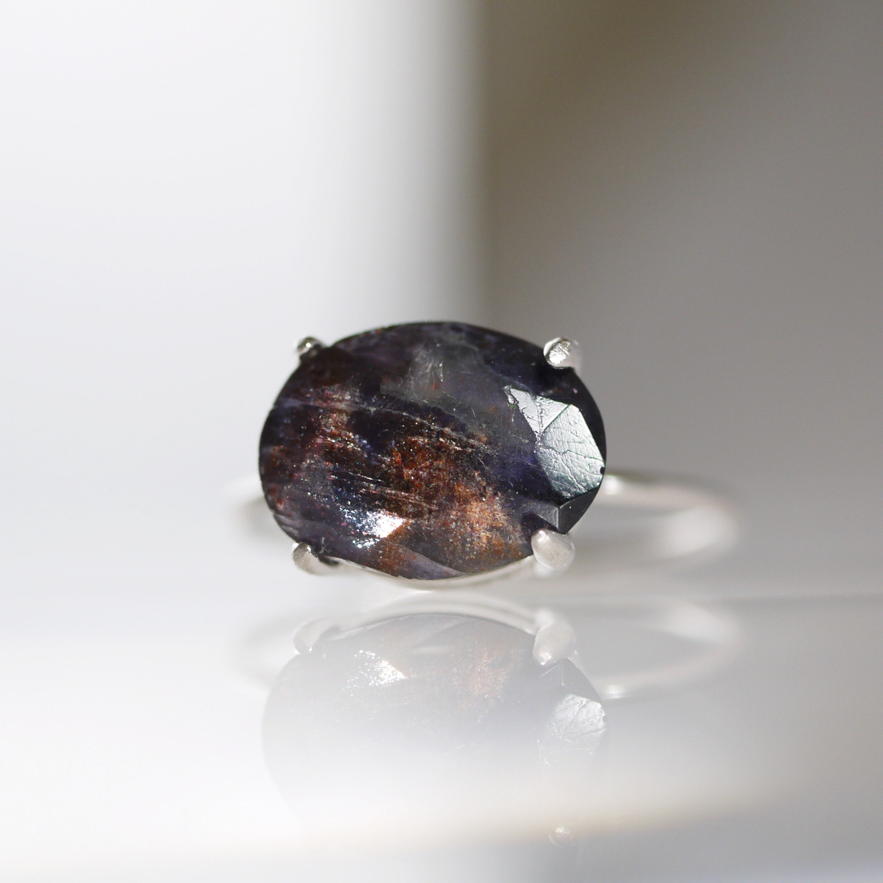 アイオライトサンストーンのリング 指輪・リング 天然石とアクセサリー