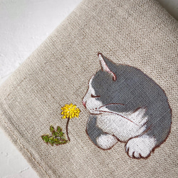 再販】特集掲載『紫陽花と猫』手描きコットンリネンハンカチオフ