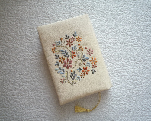 打掛　きものアート8 vintage fabric 高級刺繍　花　日本送料込み きものアート8 vintage fabric | 雅-MIYABI-Online
