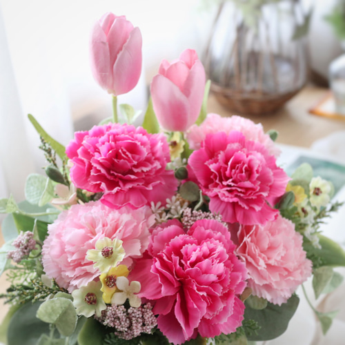 ピンクカーネーションとチューリップのバスケットアレンジ ❁ 誕生日