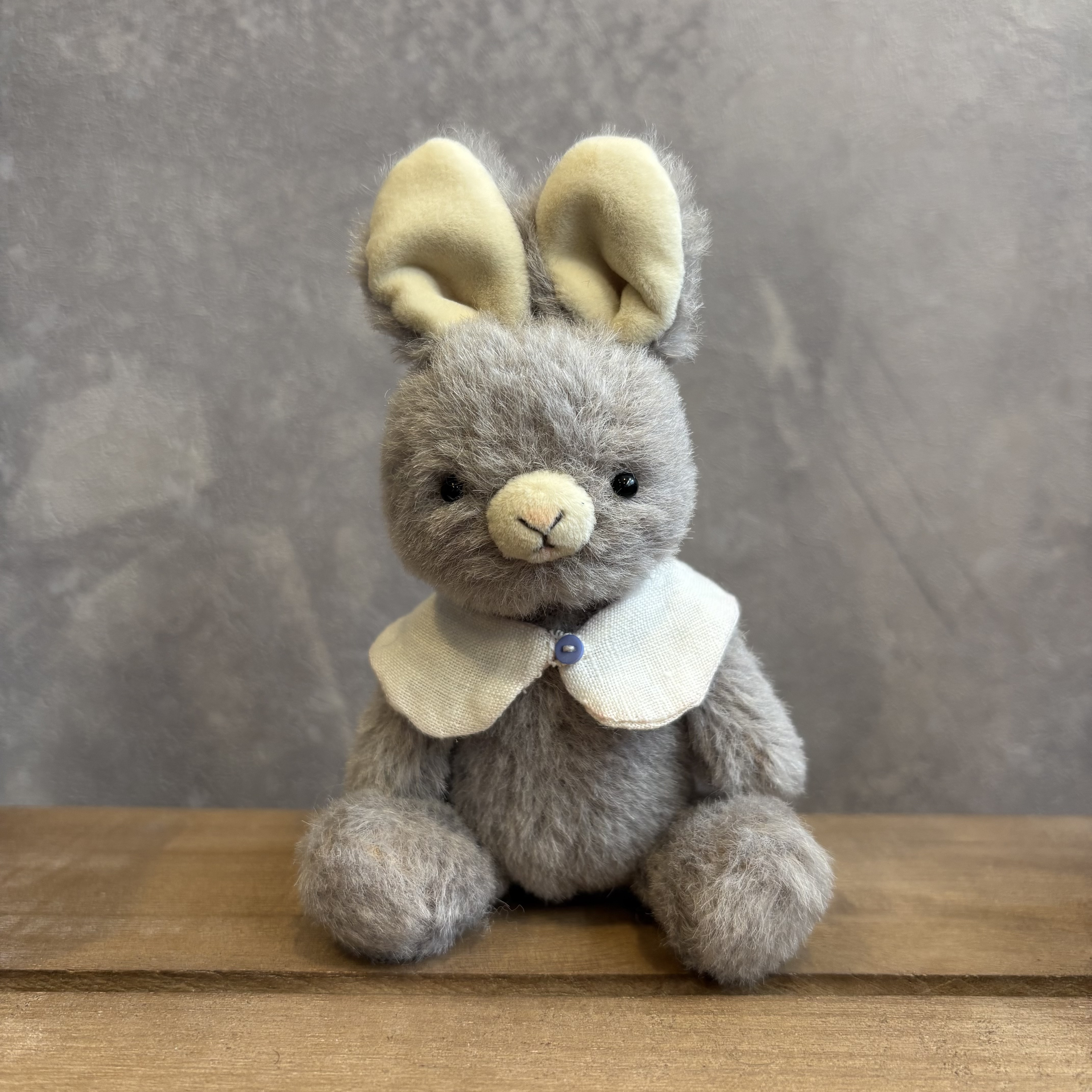 グレーのうさぎさん