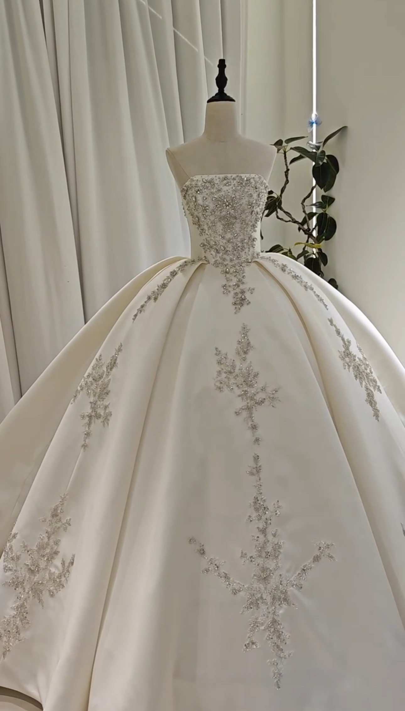 高品質！ウエディングドレス ホワイト エレガント 編み上げ クラシカル  