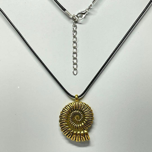 巻貝ネックレス ヴァネッサ アースラ リトルマーメイド 蓄光