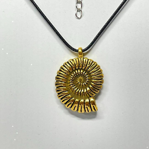 巻貝ネックレス ヴァネッサ アースラ リトルマーメイド 蓄光