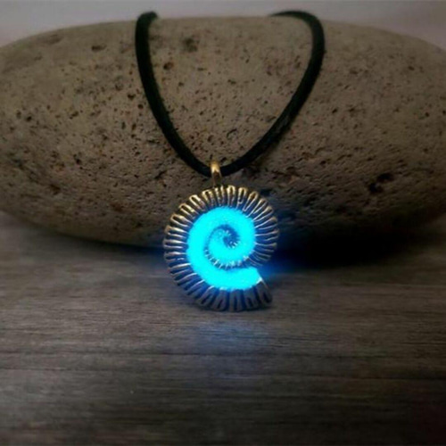 巻貝ネックレス ヴァネッサ アースラ リトルマーメイド 蓄光