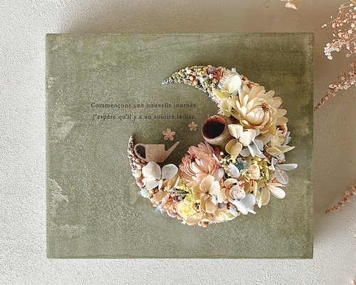 ブルー系三日月ドライフラワーボックス ボックスフラワー ローズ12本 ブルー（プリザーブドフラワー