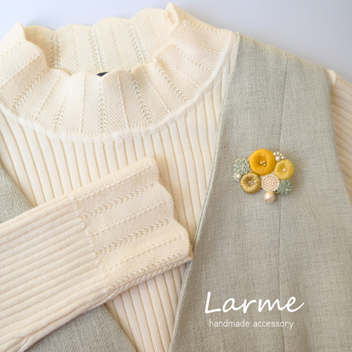 特集掲載］ミモザ marumaru 刺繍ブローチ 贈りものに ブローチ Larme